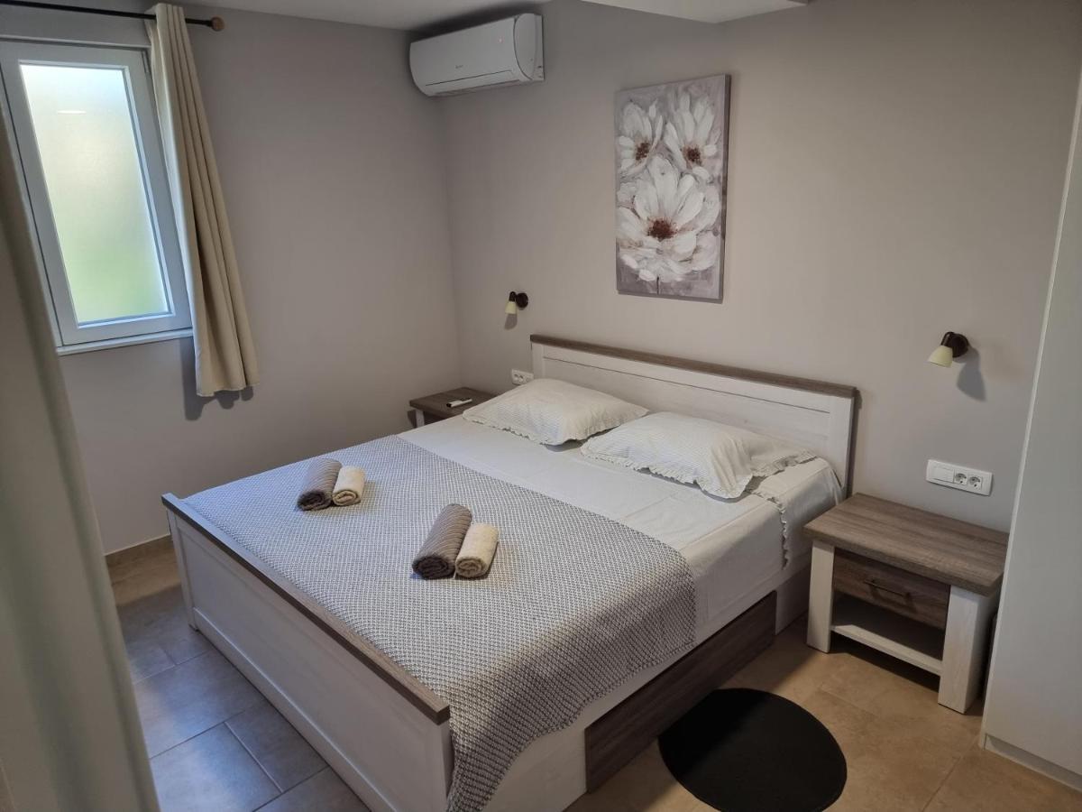 Sea Side Apartment นิน ภายนอก รูปภาพ