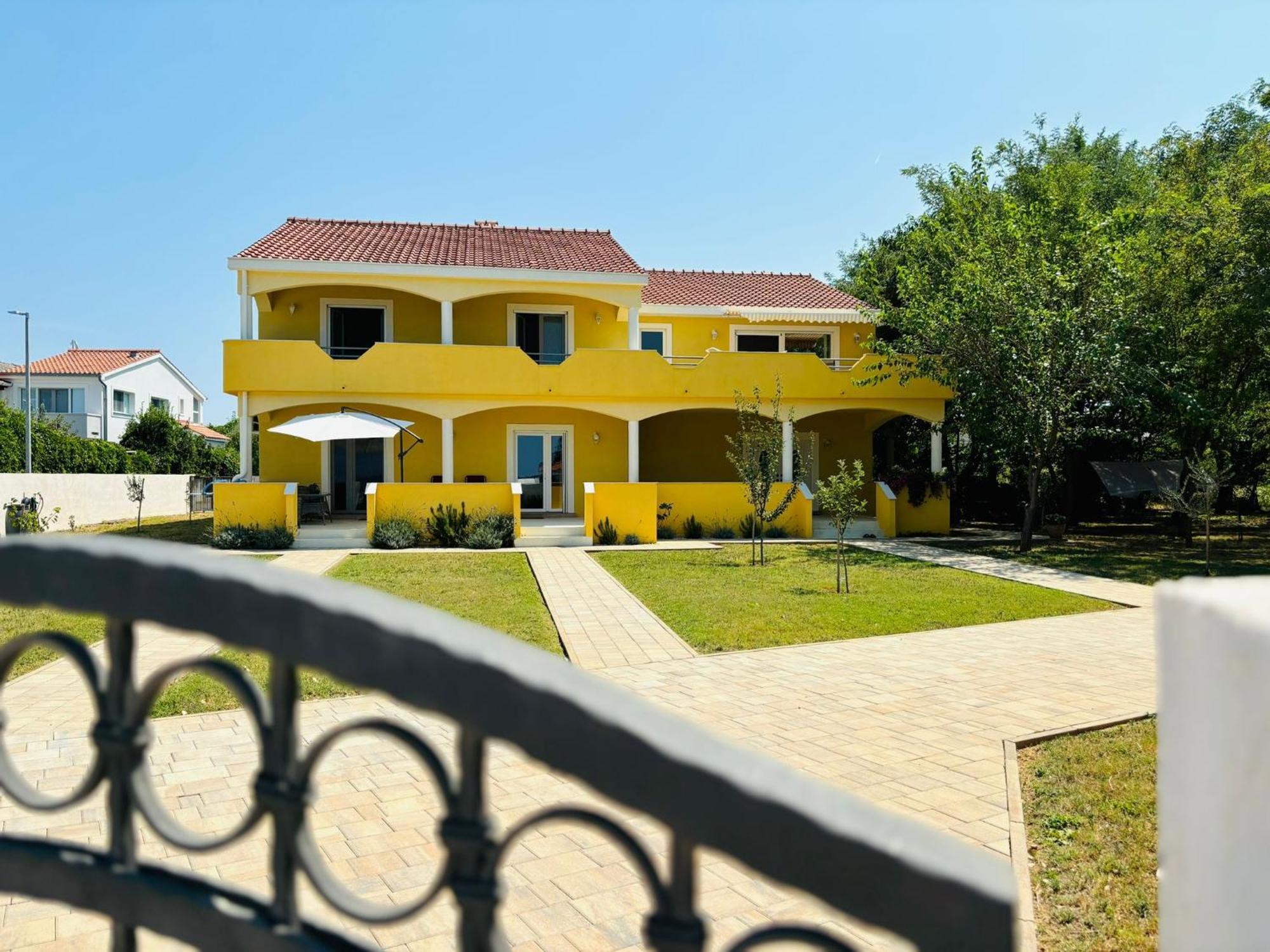 Sea Side Apartment นิน ภายนอก รูปภาพ