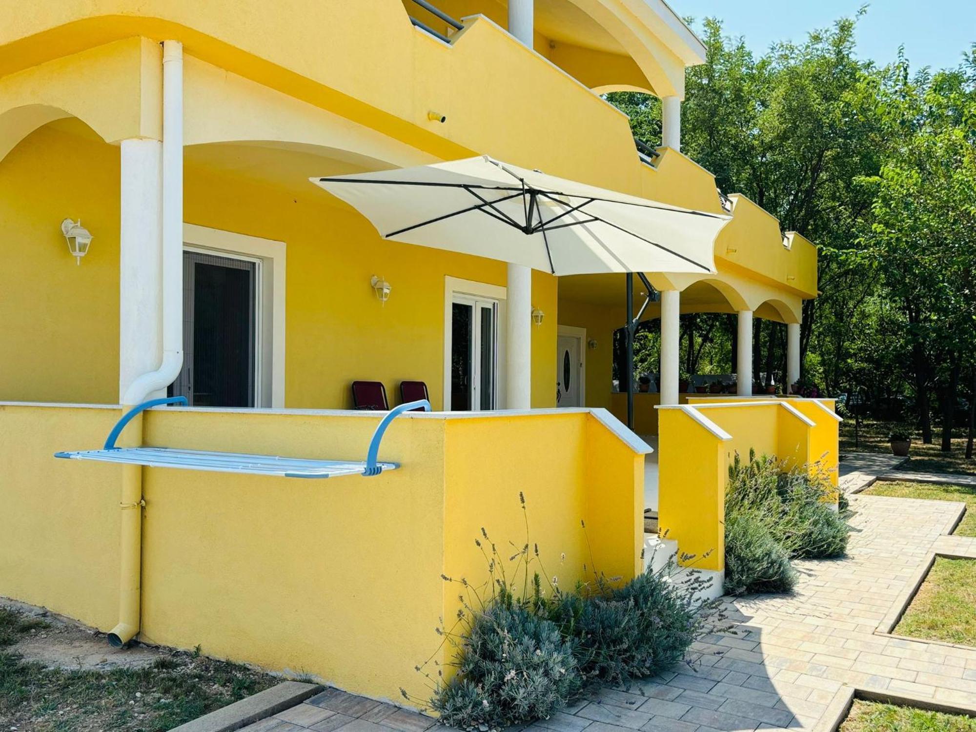 Sea Side Apartment นิน ภายนอก รูปภาพ
